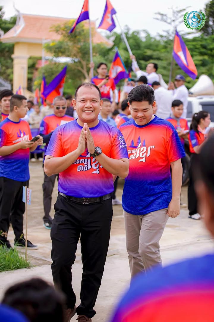 ថ្នាក់ដឹកនាំនិងមន្រ្តីរាជការនៃអគ្គលេខាធិការដ្ឋានក្រុមប្រឹក្សាសកម្មភាពជនពិការ ចូលរួមក្នុងពិធីហែរក្បួន និងដង្ហែរធម្មយាត្រាគាំទ្របទឈប់បាញ់រវាងកងទ័ពកម្ពុជានិងកងទ័ពថៃ